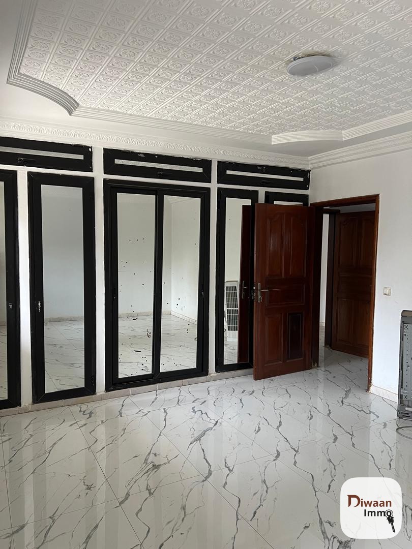 Villa à louer aux Almadies avec 8 chambres et 2 salons. - Image 8