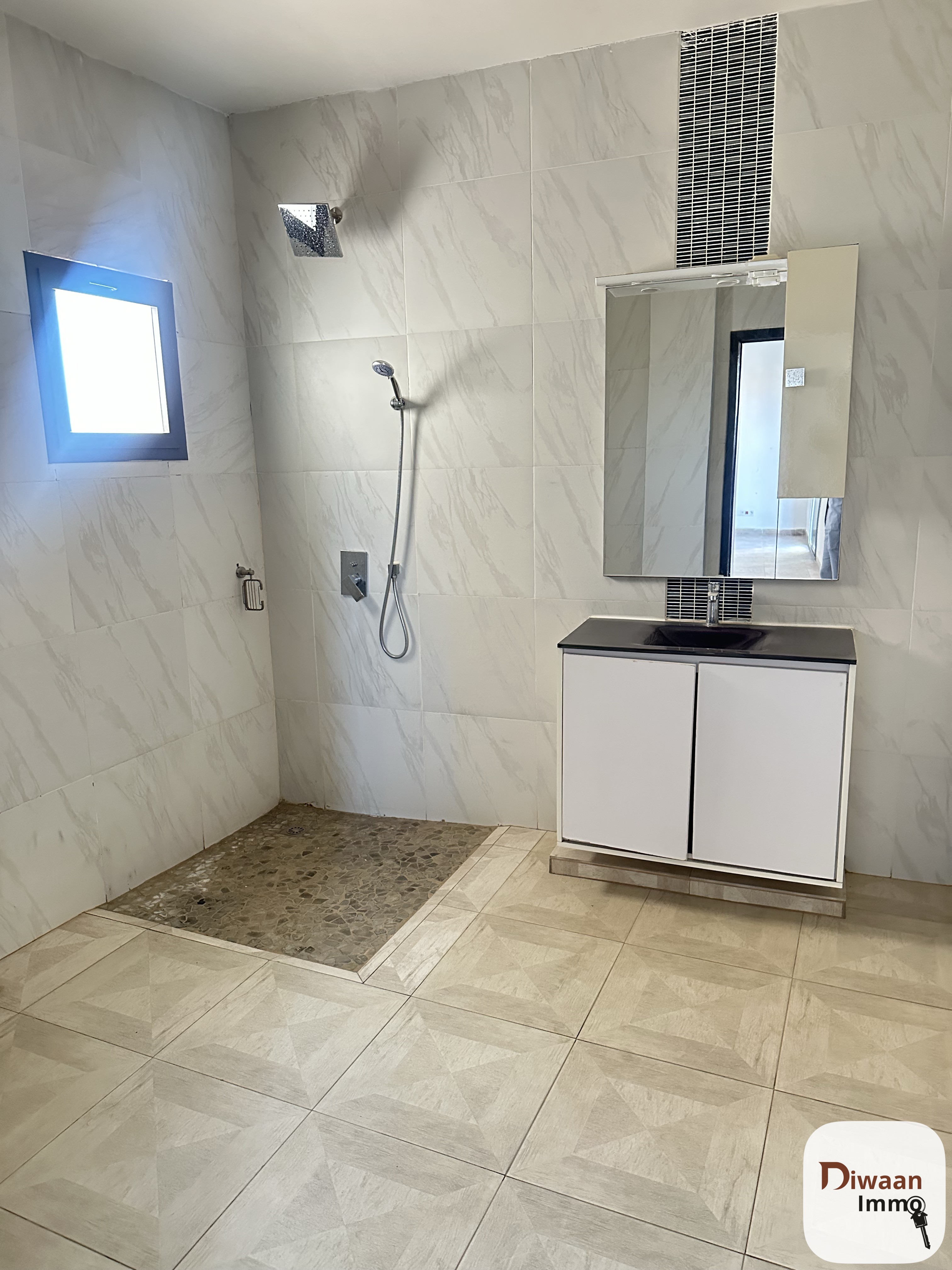 Plateau de bureau à louer à la Cité  Keur Gorgui - Image 2