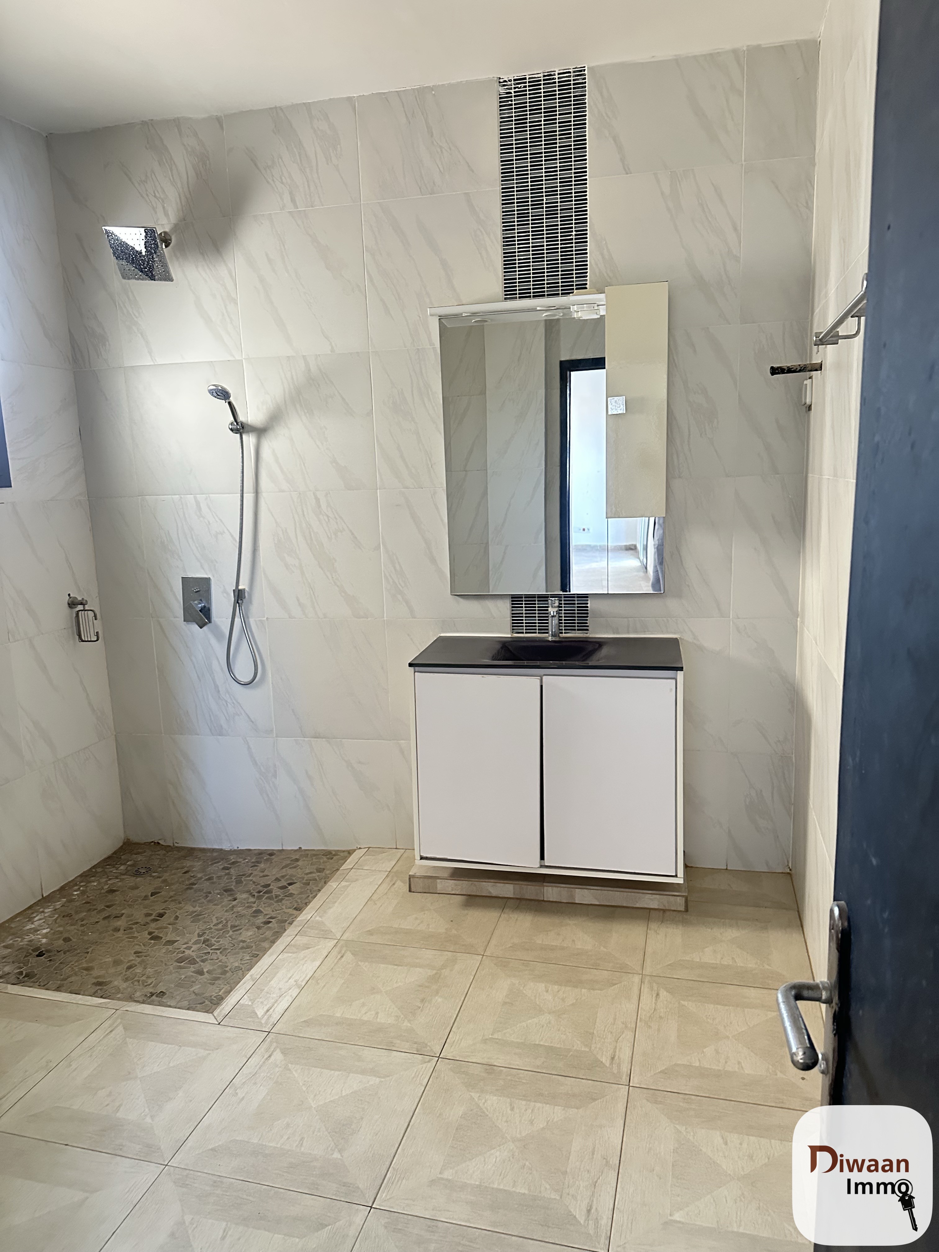 Plateau de bureau à louer à la Cité  Keur Gorgui - Image 3