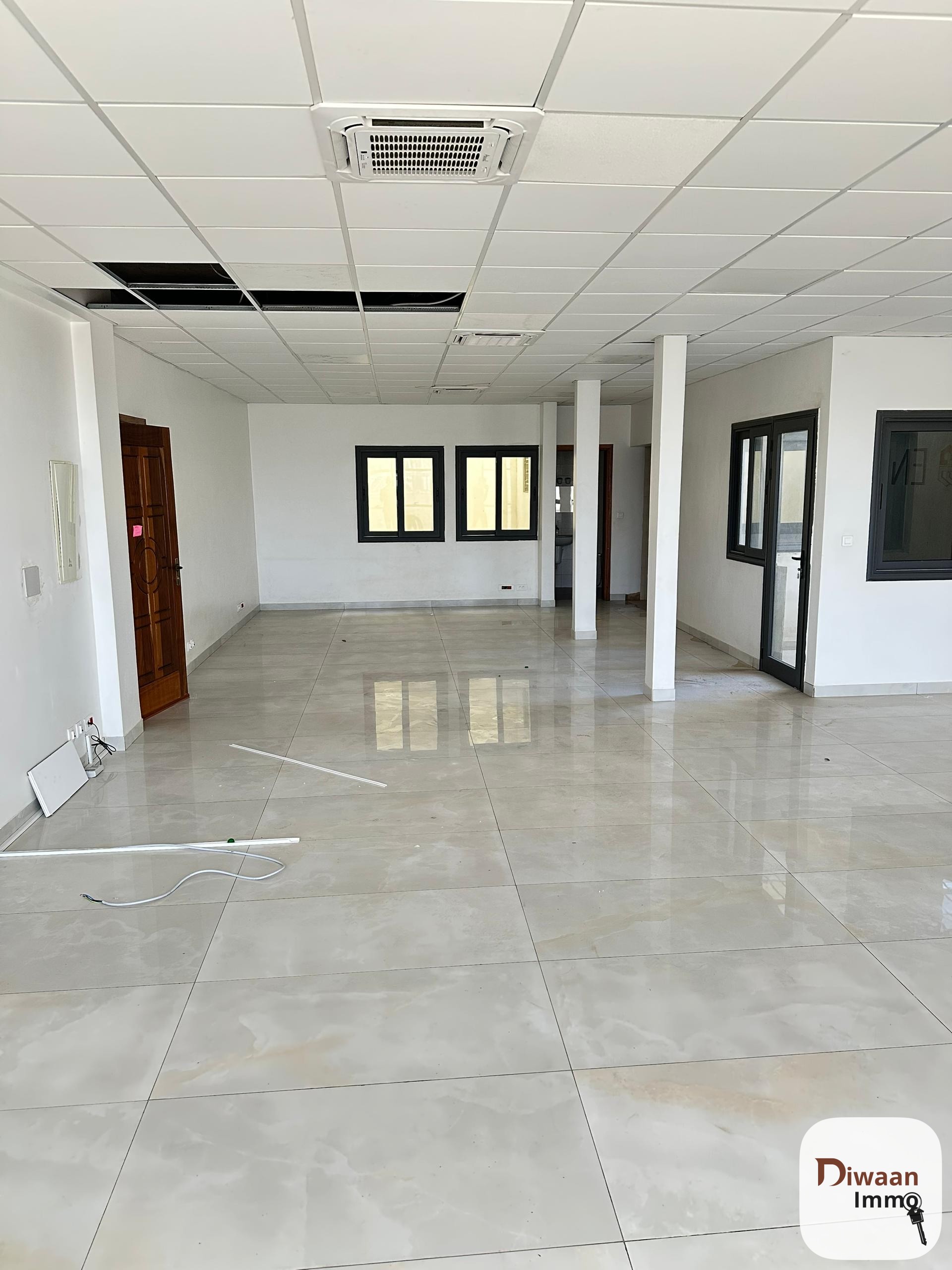 Plateau de bureau à louer sur la Vdn première position. - Image 5