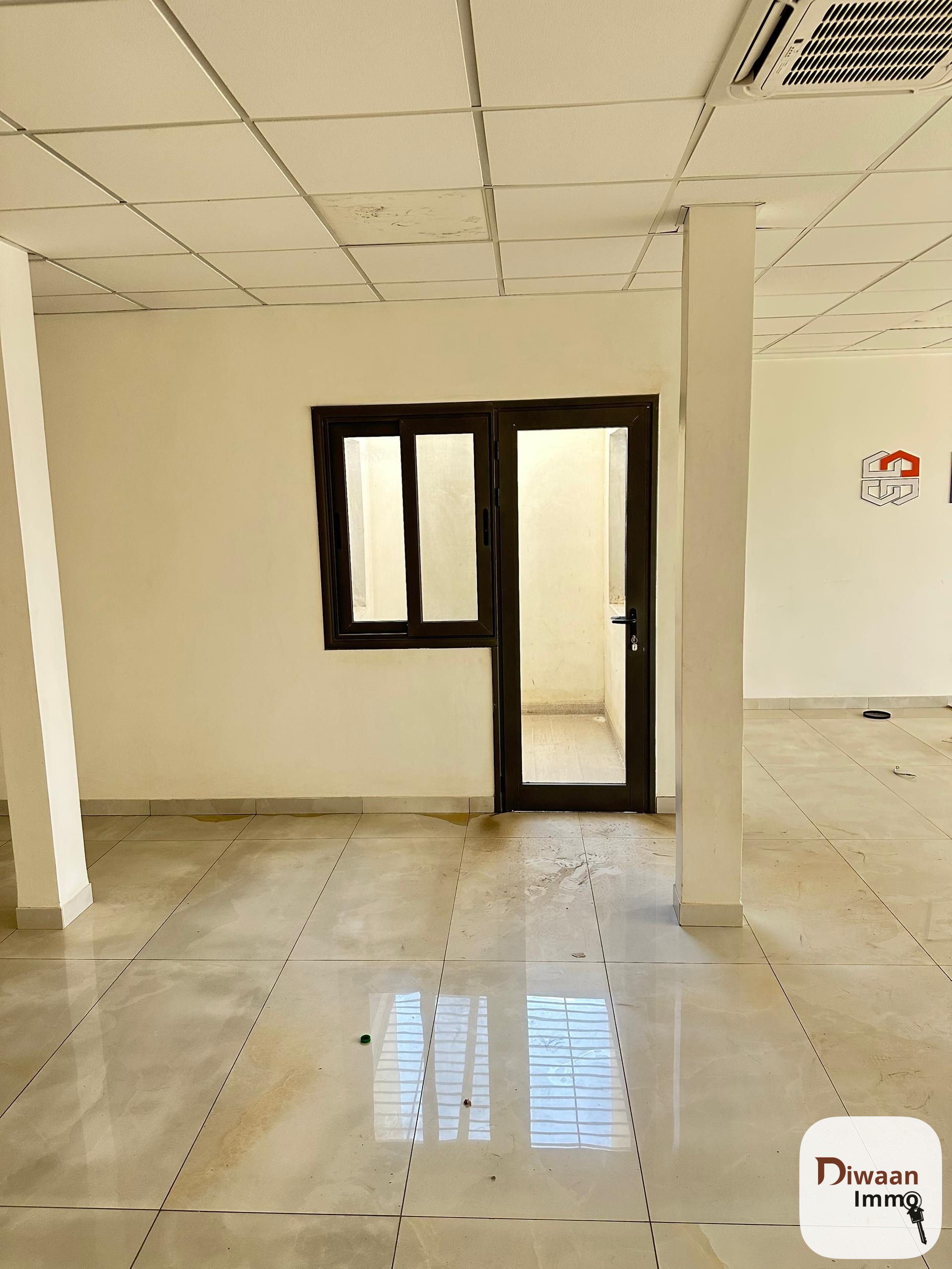 Plateau de bureau à louer sur la Vdn première position. - Image 9