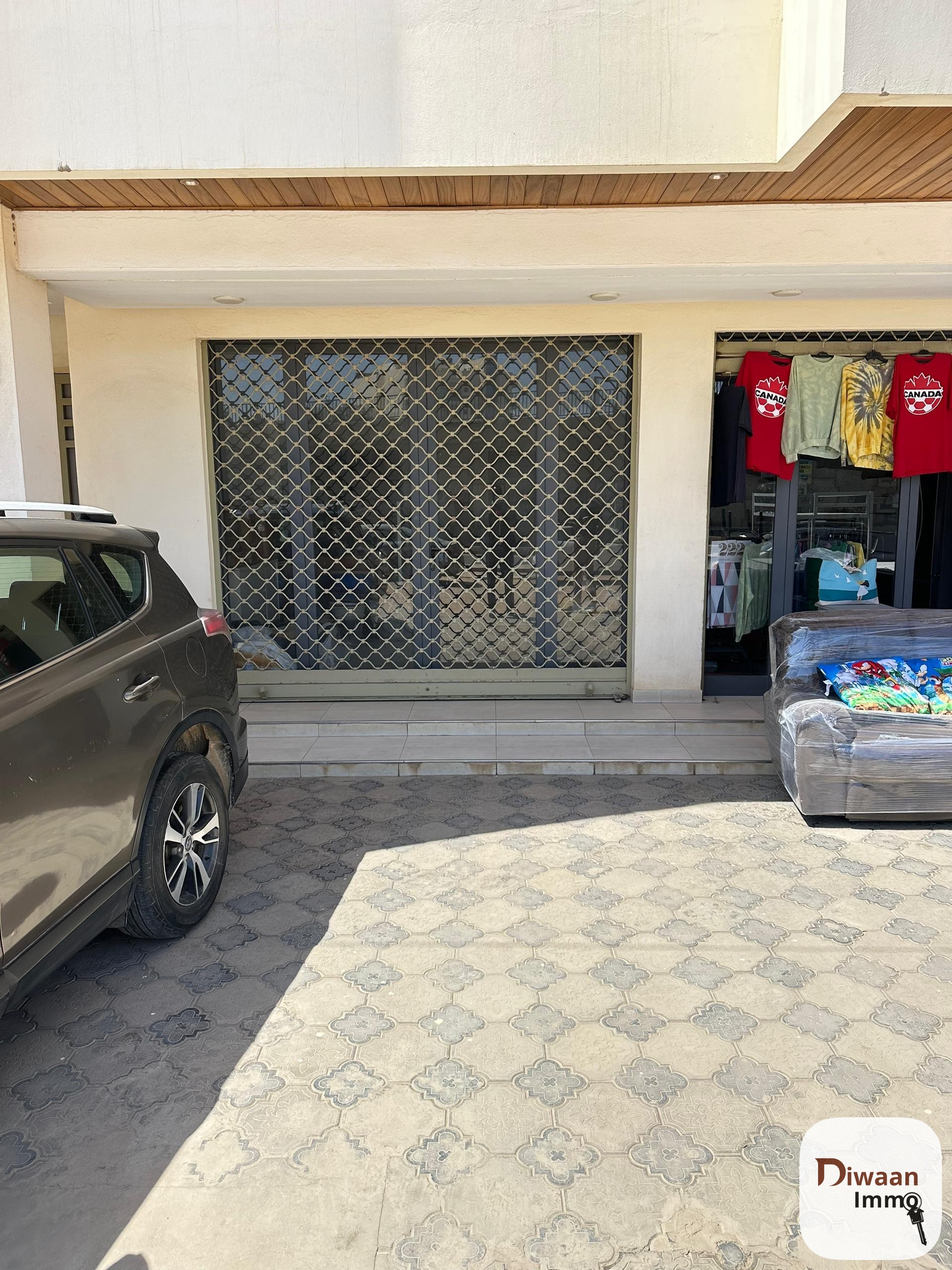 Local commercial à louer sur la Vdn