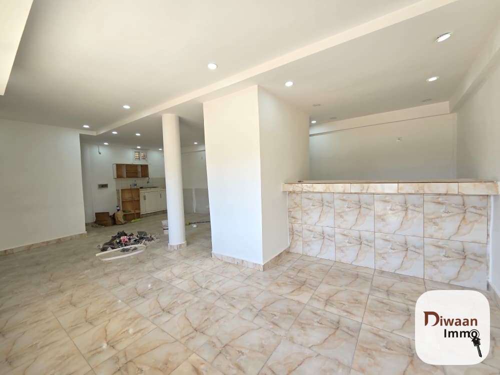 Local commercial à vendre au rond point Jet D'eau