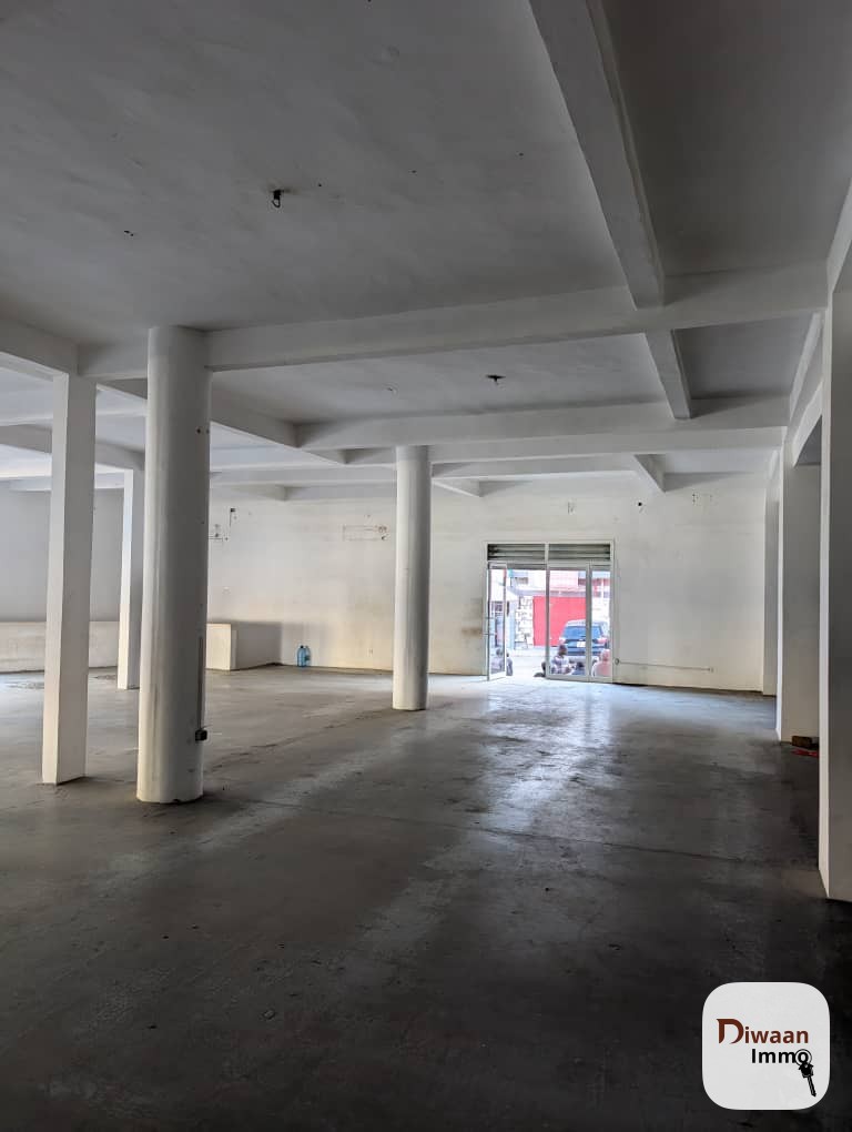 Showroom de 1000m2 en face BRT à louer