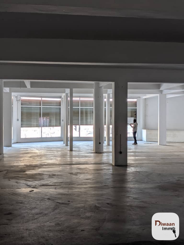 Showroom de 1000m2 en face BRT à louer - Image 5