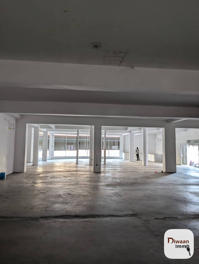 Showroom de 1000m2 en face BRT à louer - Image 6