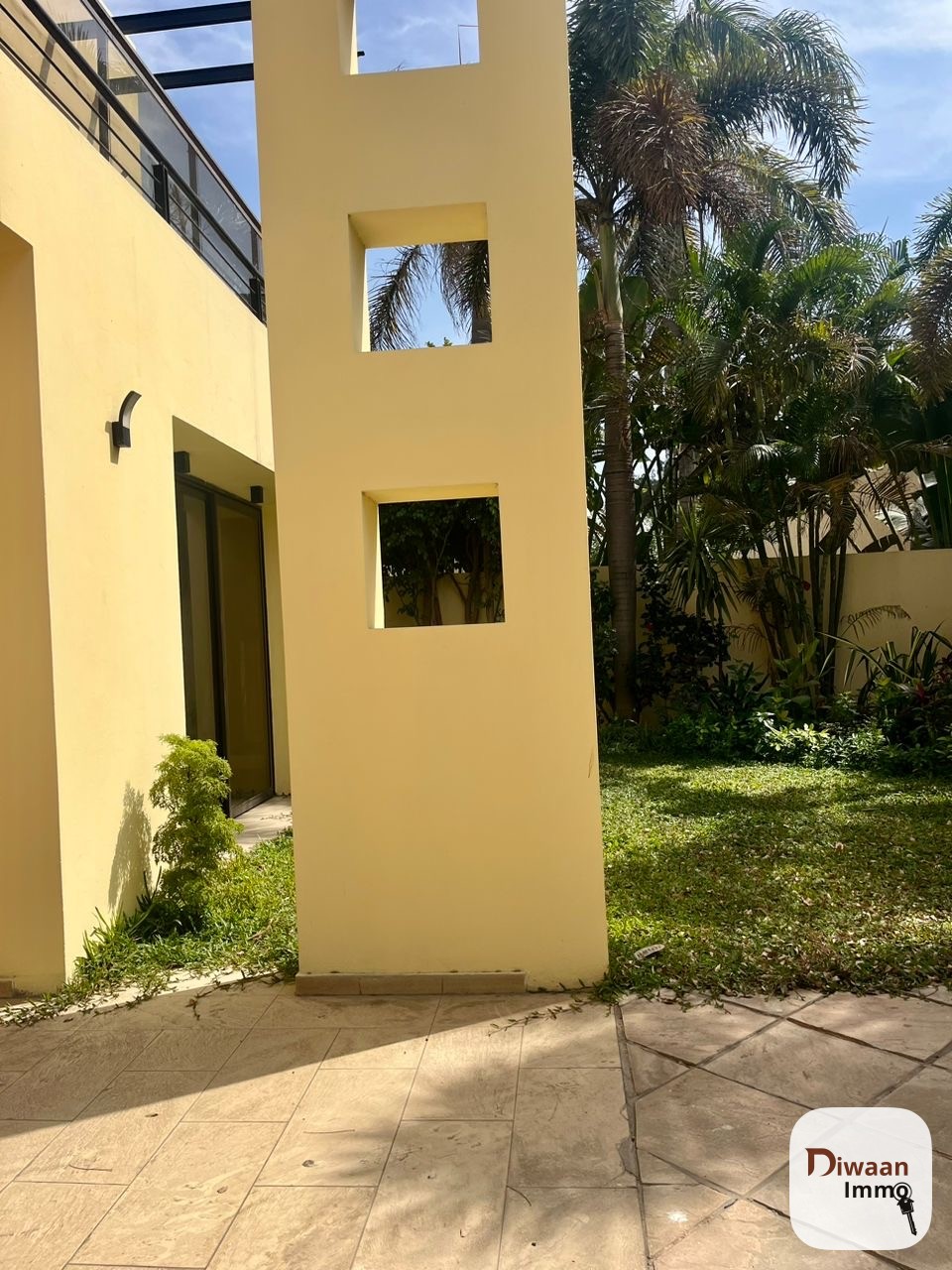 Villa R+1 a louer à Fann Residence - Image 2