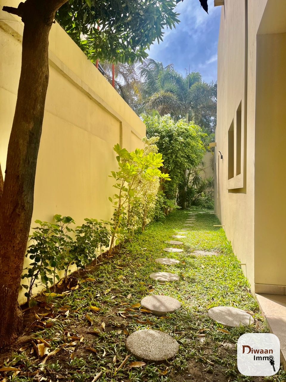 Villa R+1 a louer à Fann Residence - Image 4