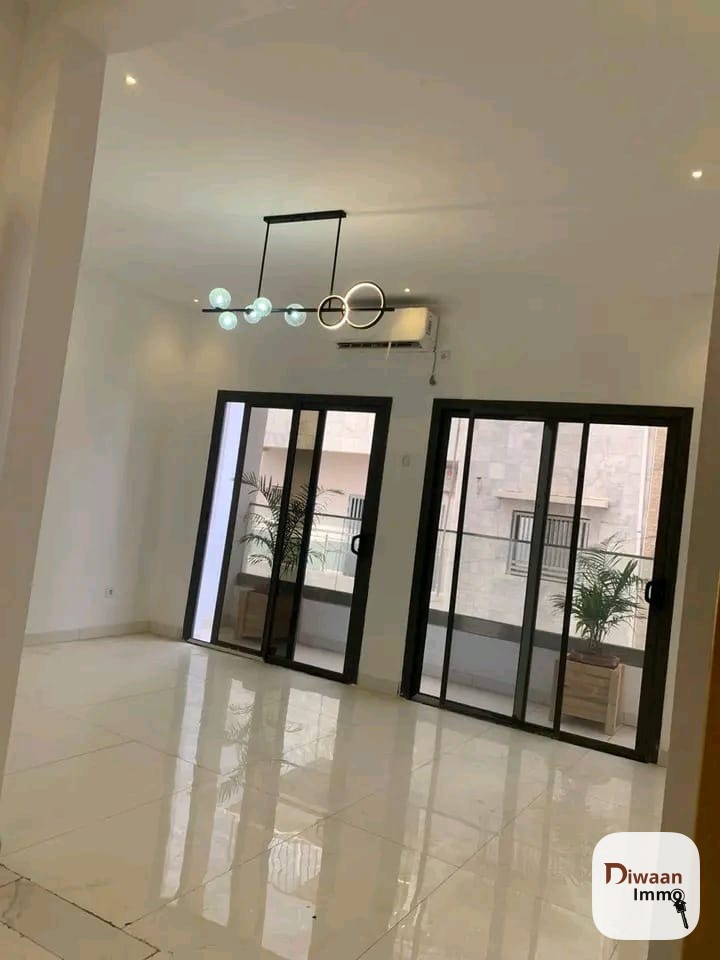 Appartement F4 a louer aux Mamelles cité  Mbackiyou Faye