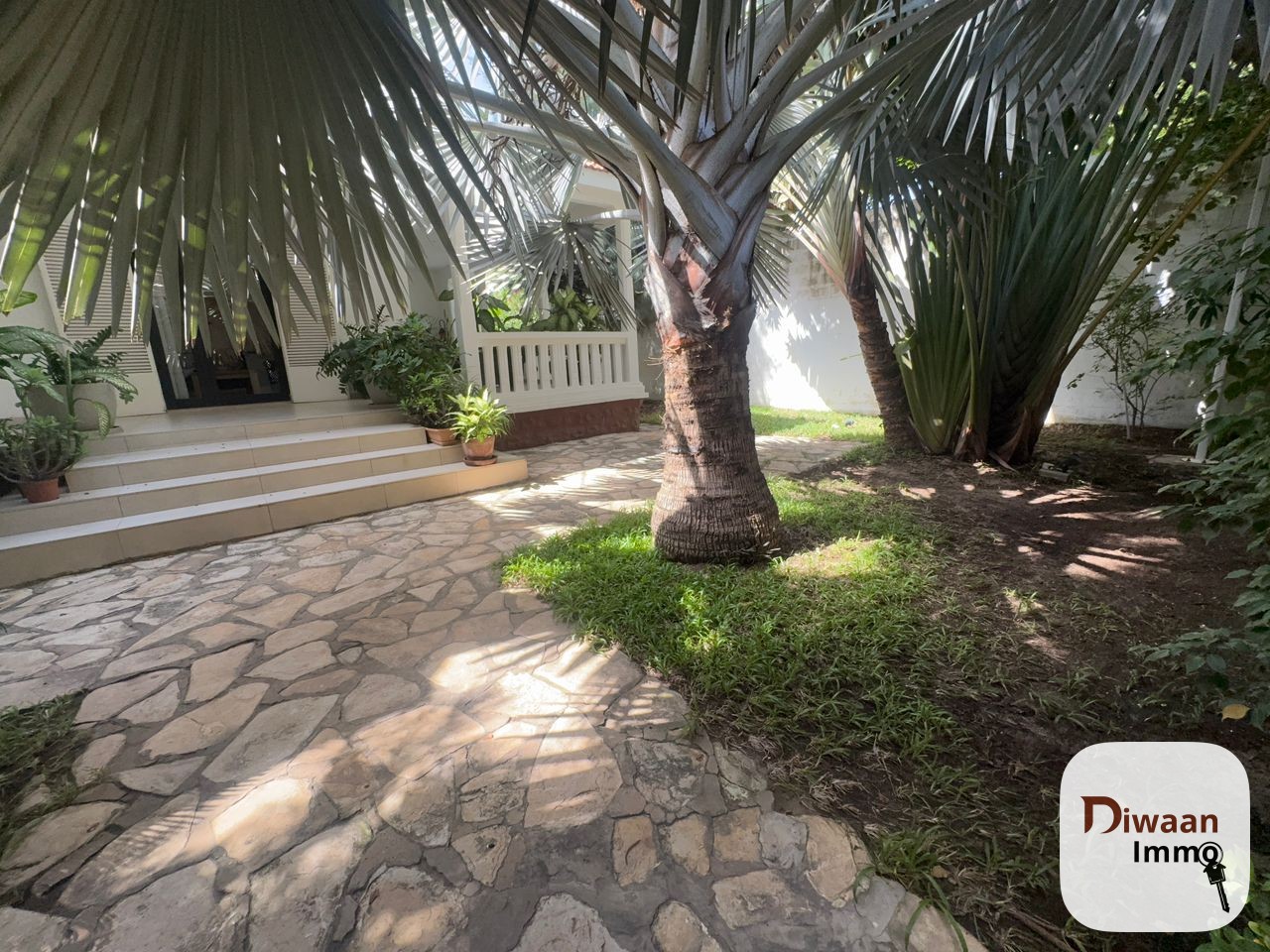 Villa à louer sur la corniche du Plateau - Image 2