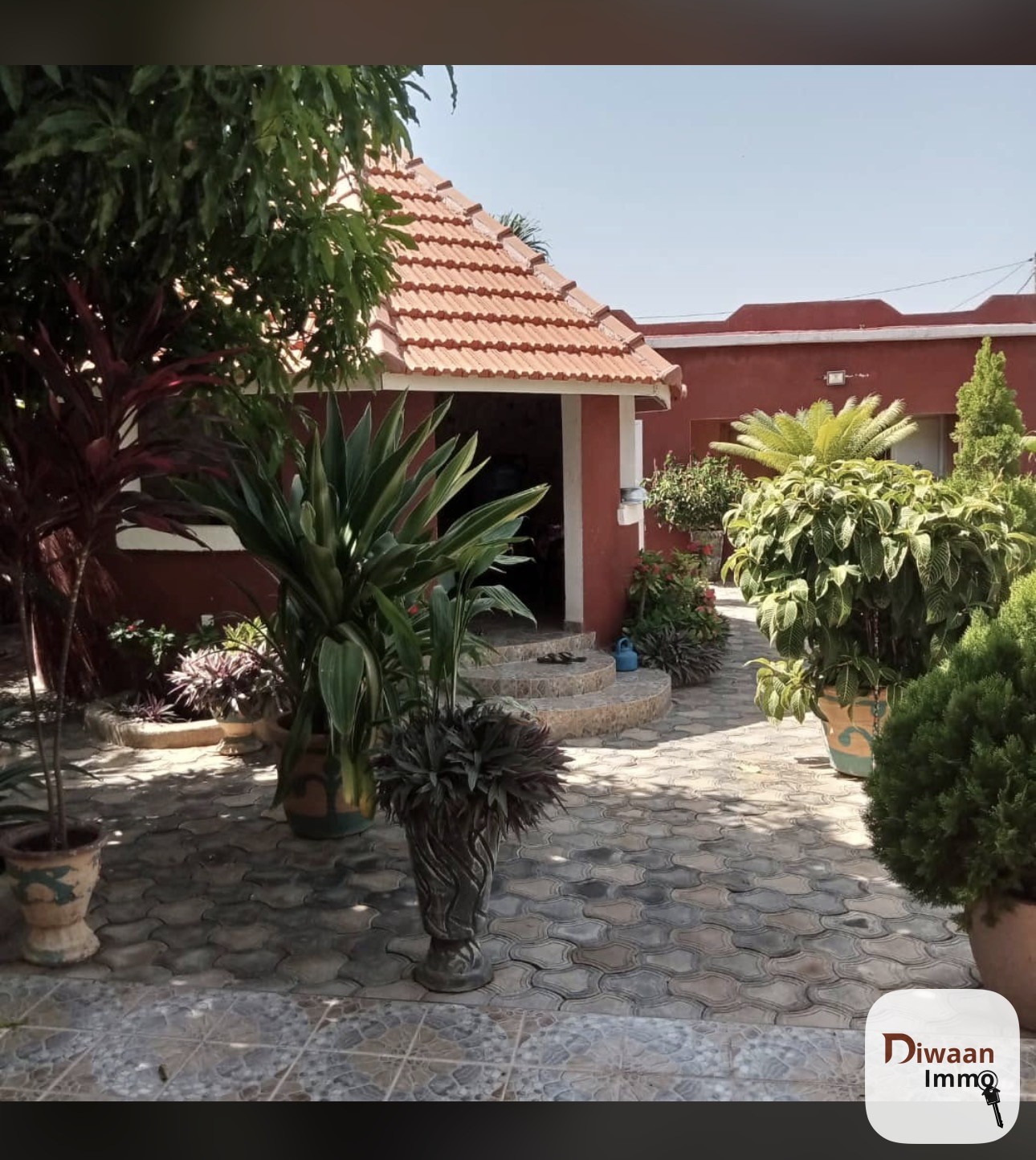 Villa R+1 a vendre à Ngor