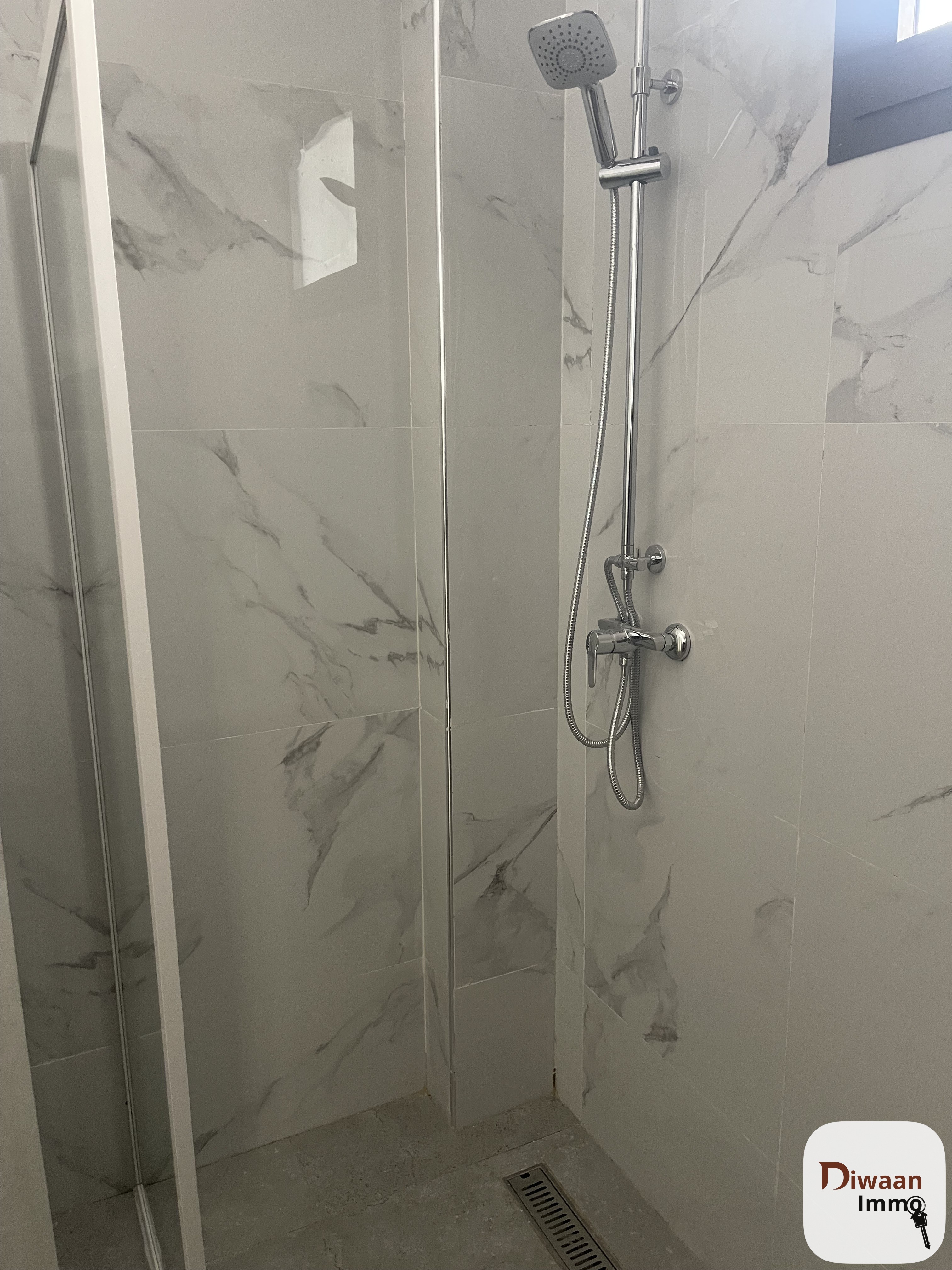 Appartement F4 neuf et moderne sur la route principale de Liberté4 - Image 3