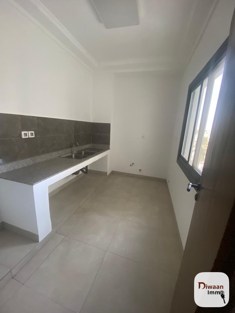 Appartement F4 à vendre au Point E - Image 2