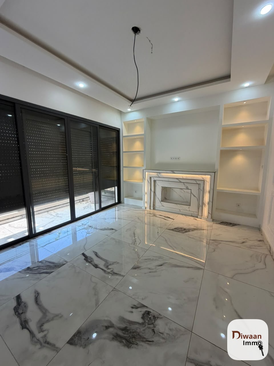 Villa d’exception de 843m2 avec 5 chambres à louer aux Almadies - Image 1