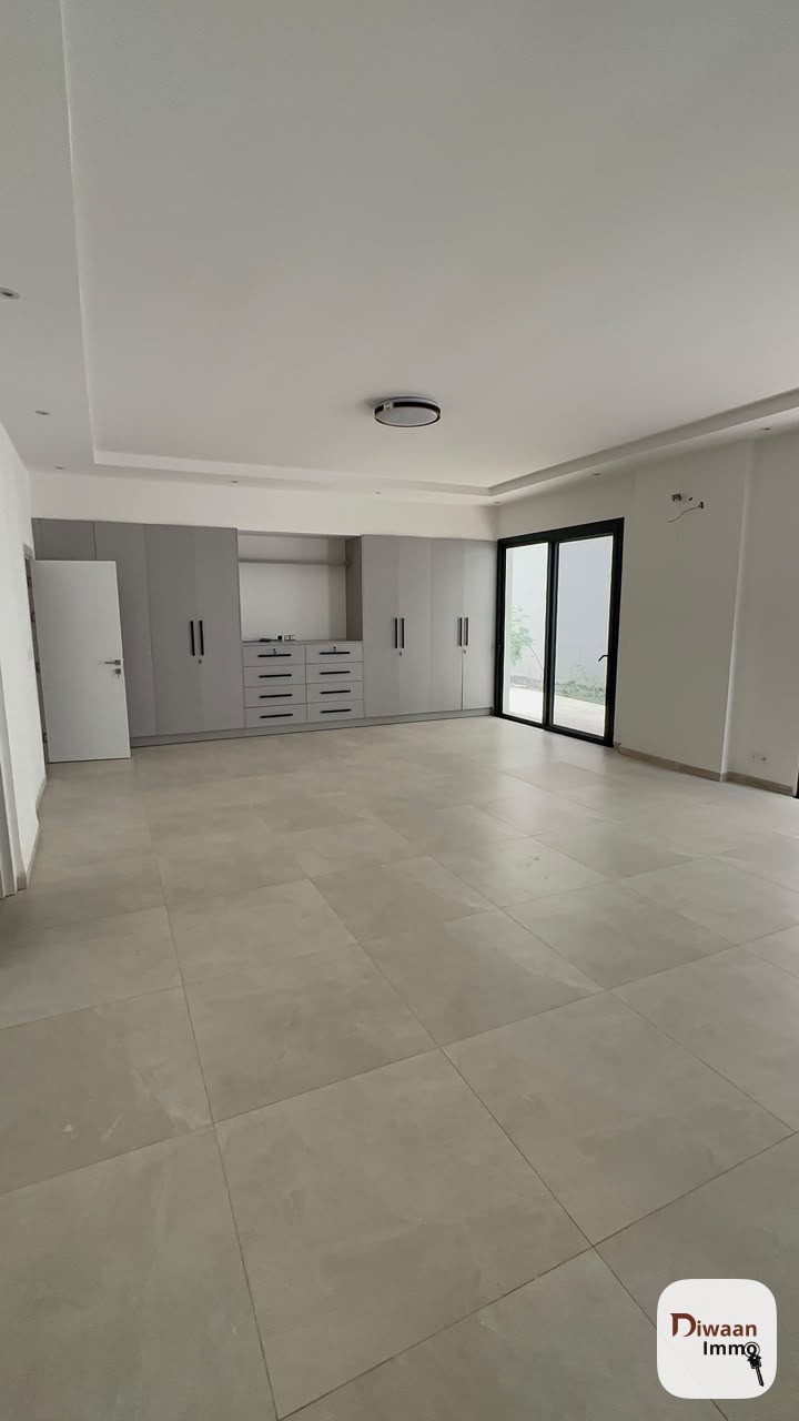 Un grand appartement de 360m2 à louer aux Almadies. - Image 3