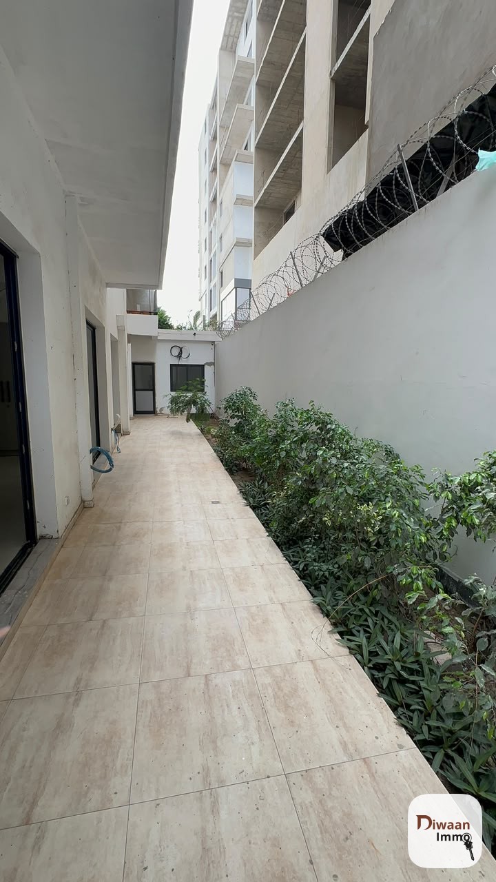 Un grand appartement de 360m2 à louer aux Almadies. - Image 6