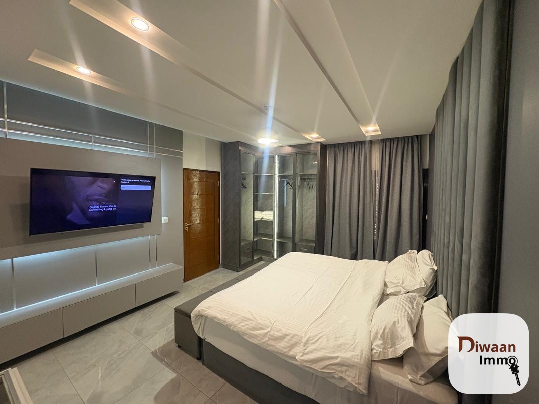 Villa R+2 meublée à louer à la Sicap Baobab